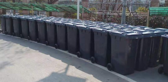 武汉东湖高新区城管再增设一批专用垃圾桶 做好废弃口罩回收工作
