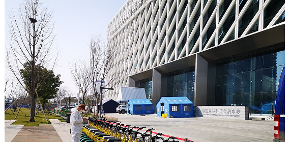 武汉东湖高新城管主动联系企业提供20辆电单车 供方舱医院医护人员使用