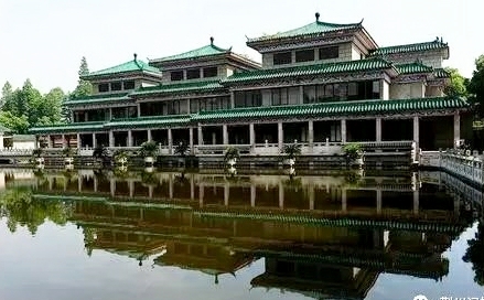 7荆州博物馆中的珍宝馆