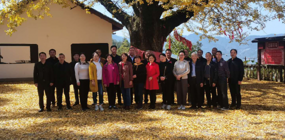 保康县住建局开展重阳节登山读书会活动