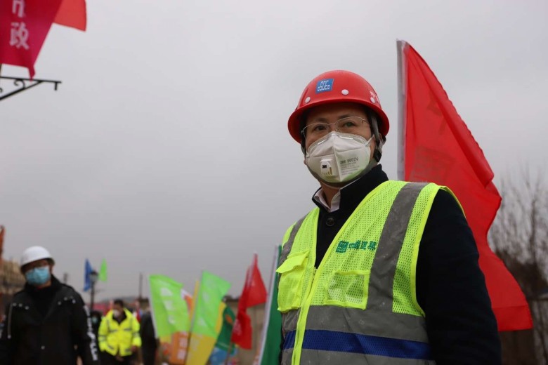 火神山医院建设者连夜奋战,与时间赛跑