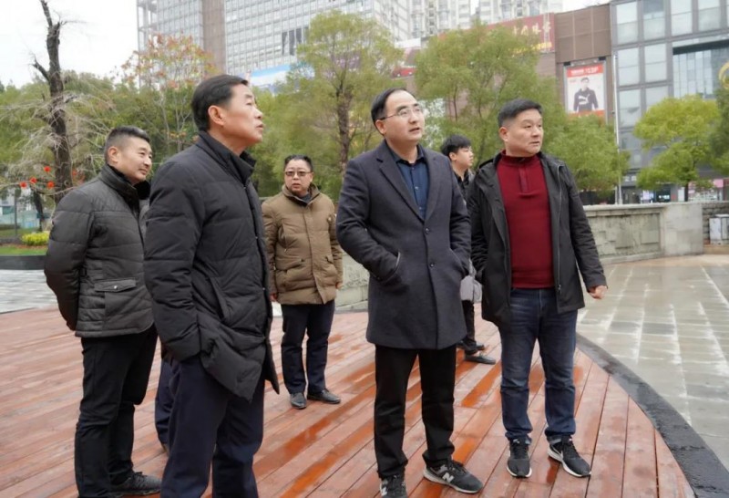 上饶:张国梁现场检查城区市容环境卫生保障和节日氛围营造工作