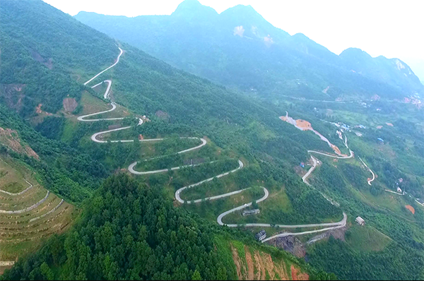 建成的甘坝乡通往华蓥山连接华蓥山石林景区的交通 旅游 产业农村公路