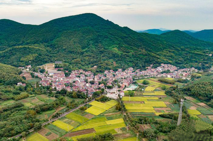 9月16日,航拍千年古镇江苏溧阳戴埠镇,矿坑整治,生态农业,美丽乡村