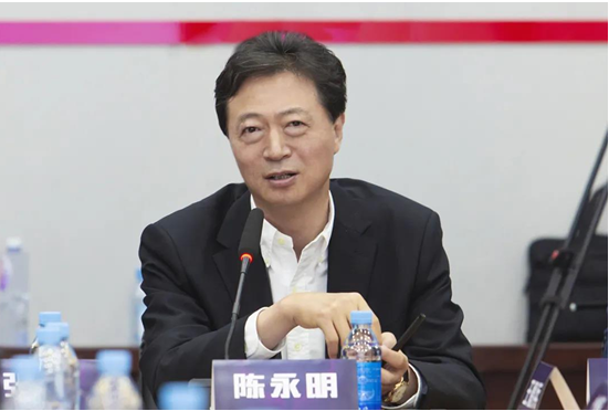陈永明总裁为与会嘉宾答疑本次"走进苏中"活动,促进了苏中与各兄弟