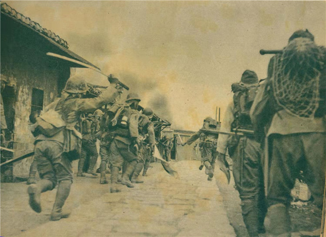 71940年，日军在沙市老街烧杀抢掠