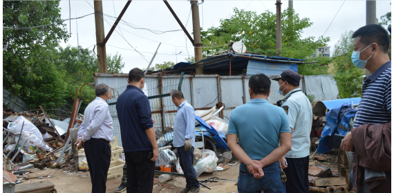 湖北武汉东湖高新区左岭街强力取缔非法经营废品回收站（点）