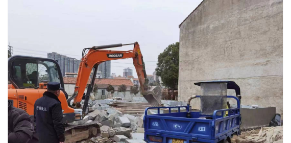 武汉市黄陂区前川街查处违法建设585平方米