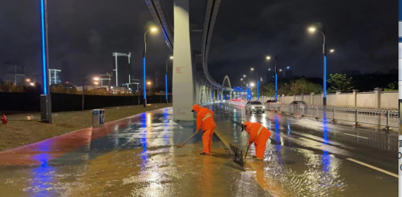 抢险排渍 彰显担当 武汉市东湖高新城管积极应对强降雨天气