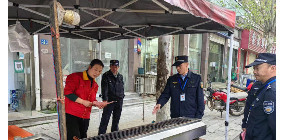 武汉市黄陂区姚集街开展夜市集中整治行动 优化夜间市容环境