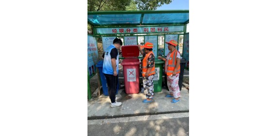 武汉东西湖区辛安渡街：做好“桶边督导”，垃圾分类不再难