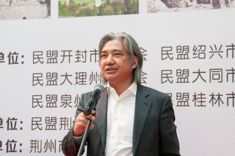 吴为山副主席宣布民盟书画展暨名城文化交流活动开幕