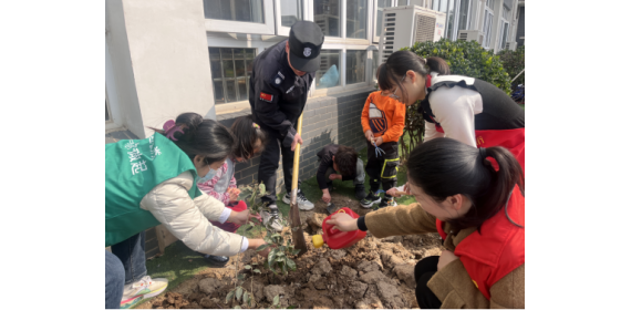 当植树节遇上“垃圾分类” 这个春天更添绿意!