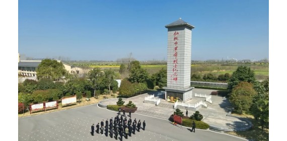 关爱环境 绿色清明——湖北仙桃市城市管理执法局开展清明祭扫活动