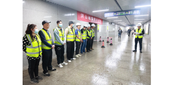 行人被困电梯 5分钟救出 武汉洪山城管开展地下通道电梯应急救援演练