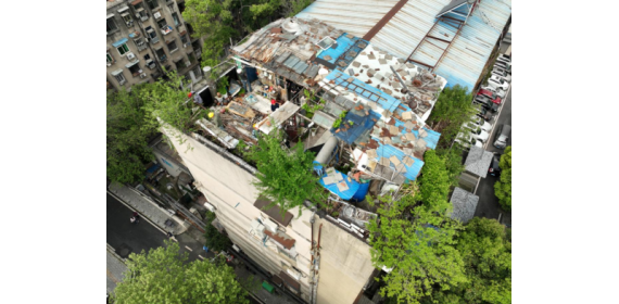 武昌水果湖街道拆除30年老违建 搬走居民头上“定时炸弹”