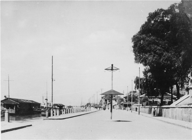 31935年，沙市“洋码头”上的临江马路