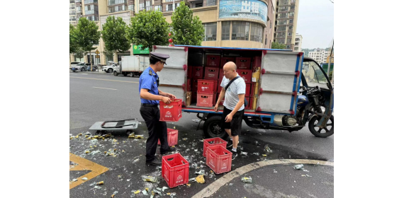 小善举，大温暖！荆州石首城管街头助人获点赞